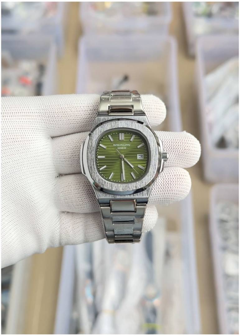 Patek Philippe Nautilus - Lumivelle